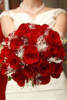 5 Cara Luar Biasa Mawar Merah Untuk Berbicara Cinta di Upacara Pernikahan Sempurna Anda